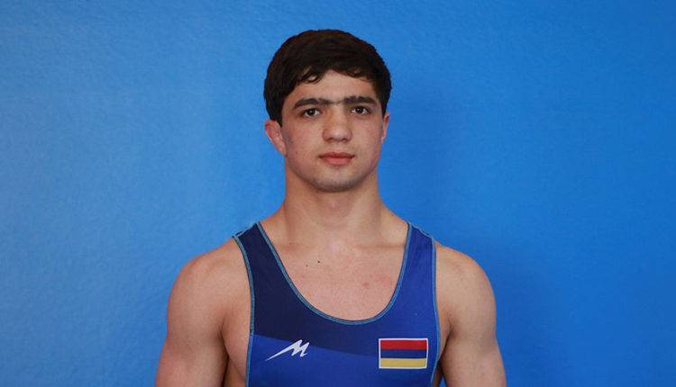 Айк Меликян из Армении вышел в финал молодежного ЧЕ по греко-римской борьбе