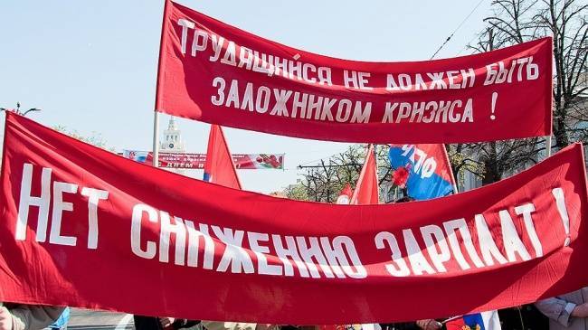 Более половины россиян считают, что страна — в экономическом кризисе