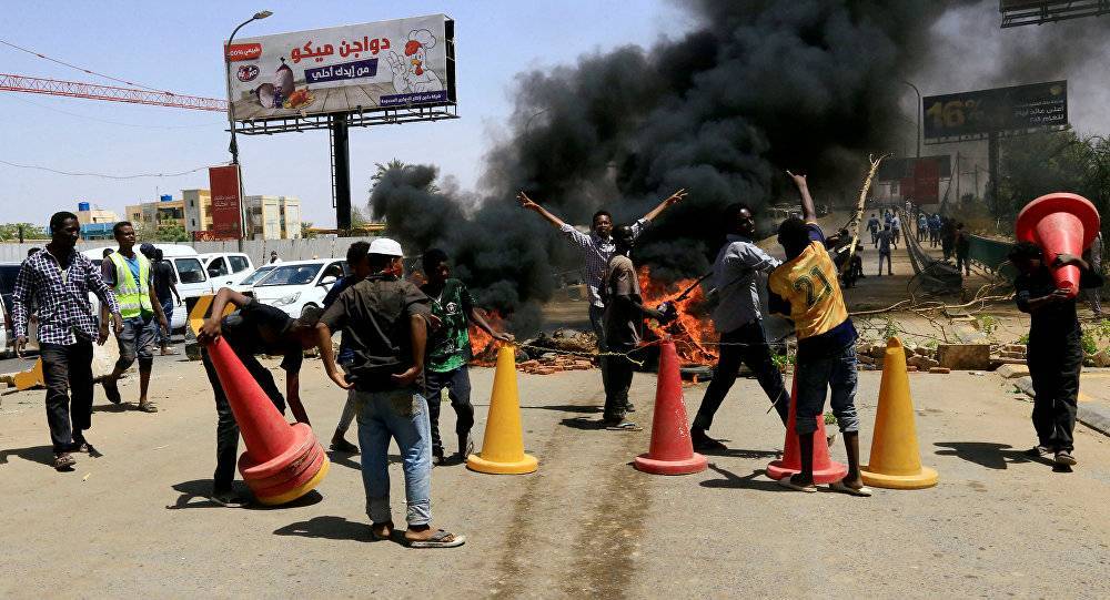 В Судане растет число погибших демонстрантов из-за репрессий военных