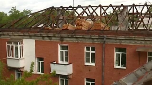 Многоэтажка в Иркутске осталась без крыши после капремонта