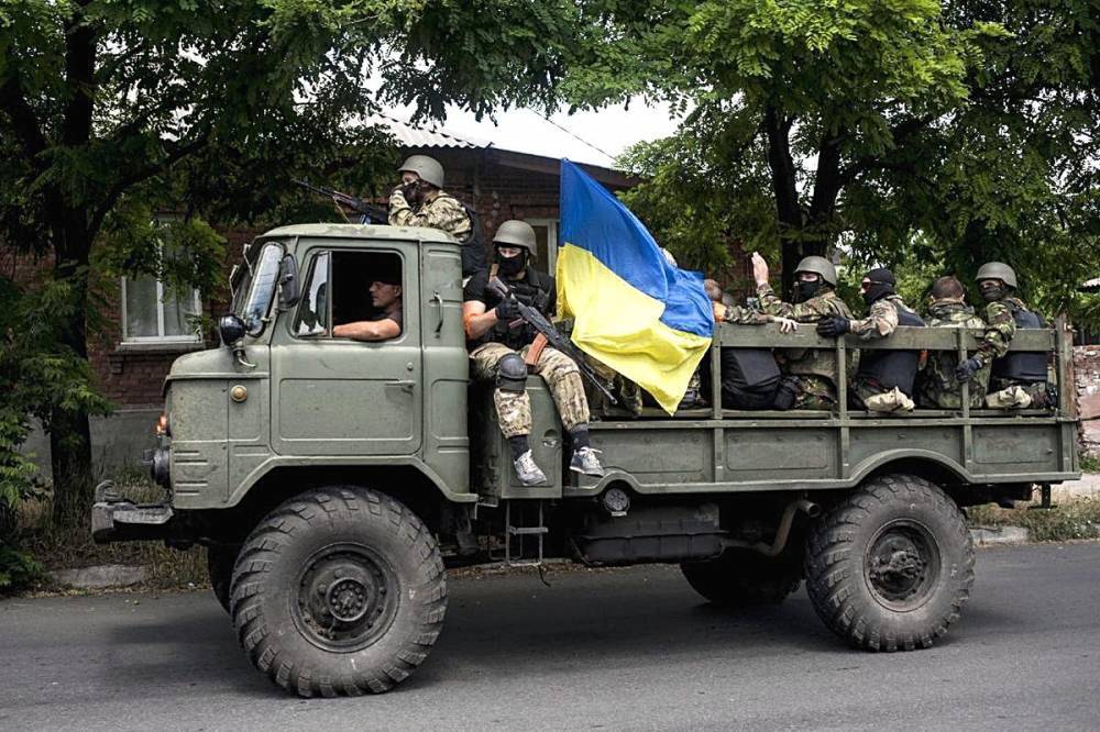В Донбассе ополченцы уничтожили автомобиль снабжения ВСУ на передовой