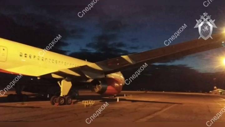 Самолет с российскими туристами совершил нештатную посадку в Барнауле