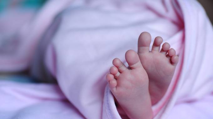 У петербурженки с ВИЧ забрали ребенка на второй день после рождения