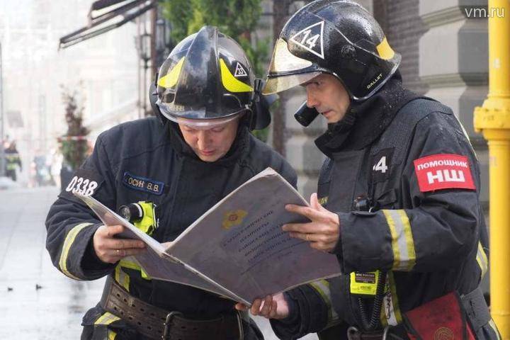 Сотрудники МЧС потушили пожар на юге Москвы