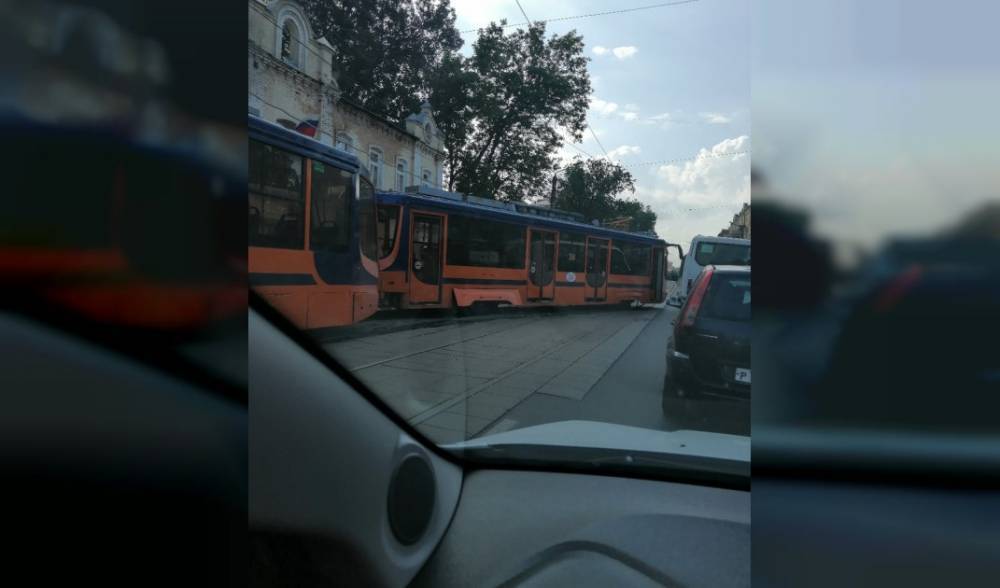 В центре Смоленска трамвайный дрифт остановил движение транспорта