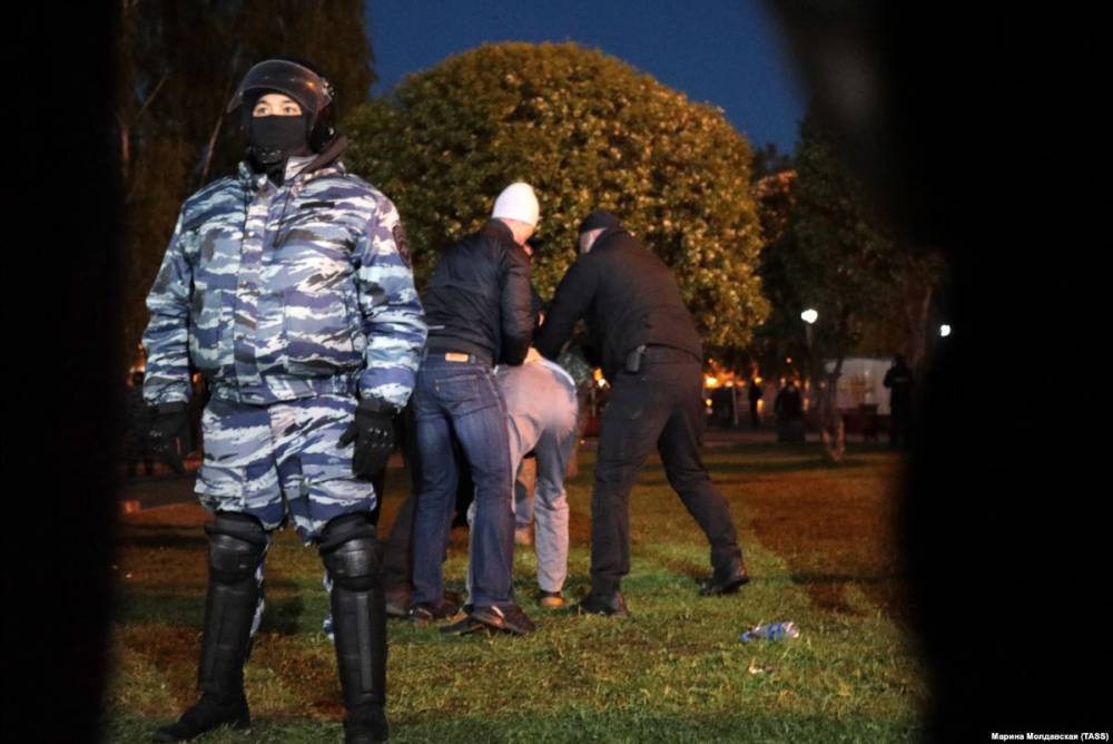 МВД Екатеринбурга попросило журналиста удалить фото полицейского