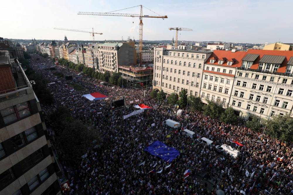 В Праге 120 тысяч человек вышли на улицы и требуют отставку премьера
