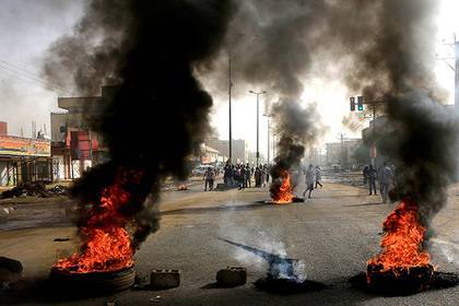 В уличных боях в Судане погибли 60 человек