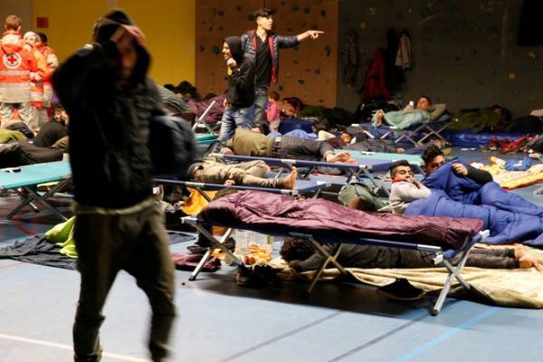 Центры для мигрантов во Франции становятся тюрьмами — правозащитники