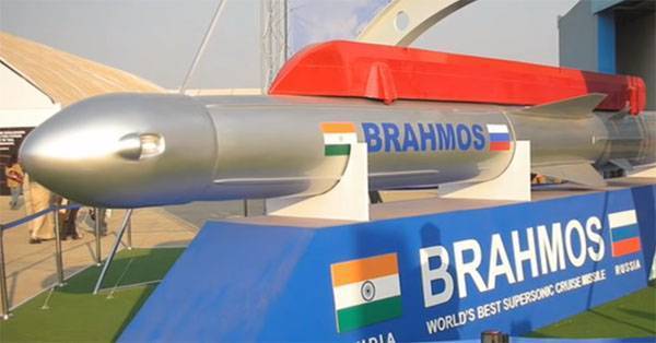 Испытания крылатой ракеты "БраМос" в Индии завершилось неудачей