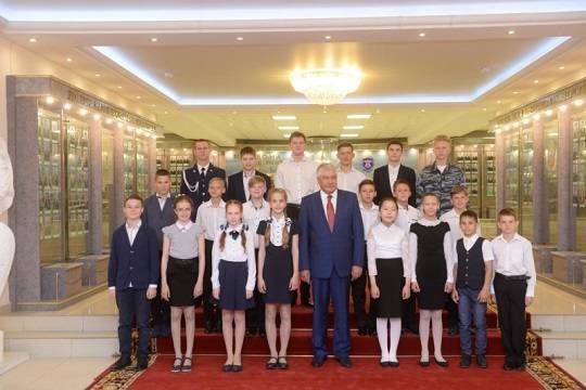 Глава МВД наградил детей и подростков за мужество и героизм