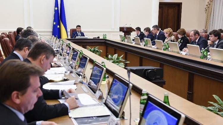Кабинет министров Украины одобрил указы Зеленского об увольнении губернаторов