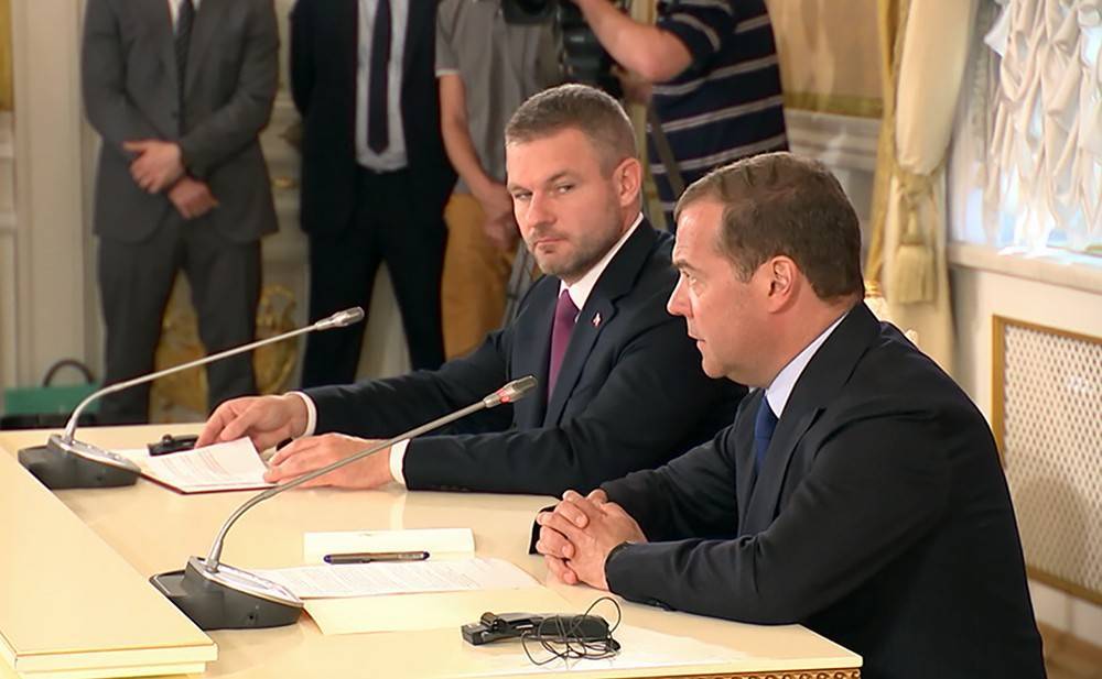Медведев назвал условия сохранения транзита газа через Украину