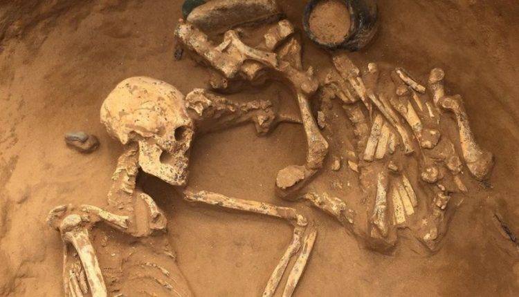 В Астраханской области нашли останки древнего человека