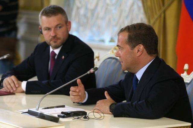 Медведев назвал условия сохранения транзита российского газа через Украину