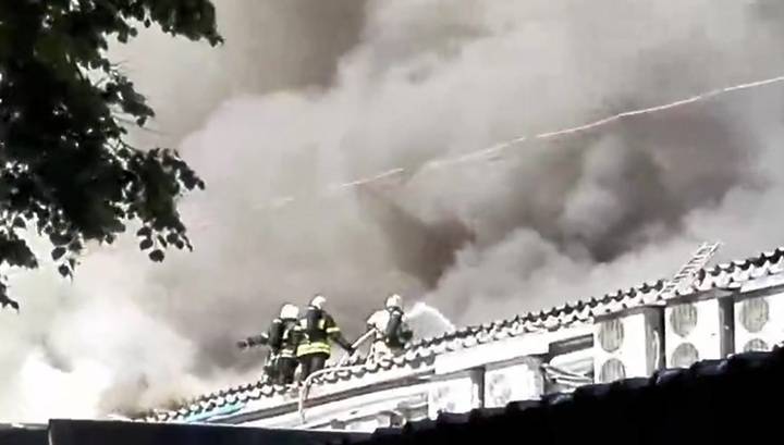 Появилось видео пожара на востоке Москвы
