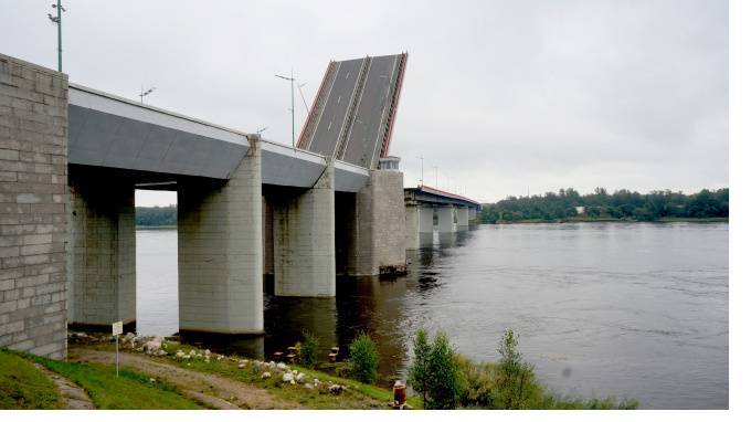 Разводку Ладожского моста на "Коле" перенесли из-за жары