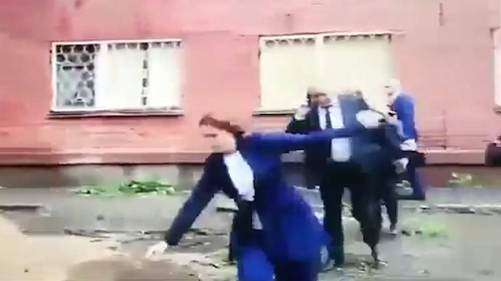 Российский мэр упал в грязь лицом (видео)