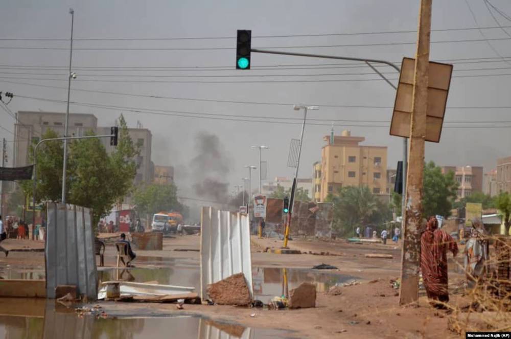 В результате разгона лагера оппозиции в Судане погибли 100 человек