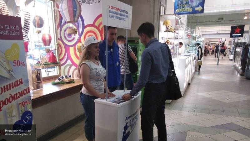 Активисты собирают подписи в поддержку Беглова на станциях метро и ТЦ Петербурга