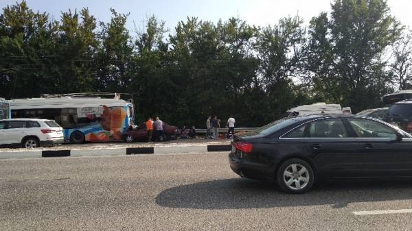В Крыму два человека погибли в ДТП с троллейбусом