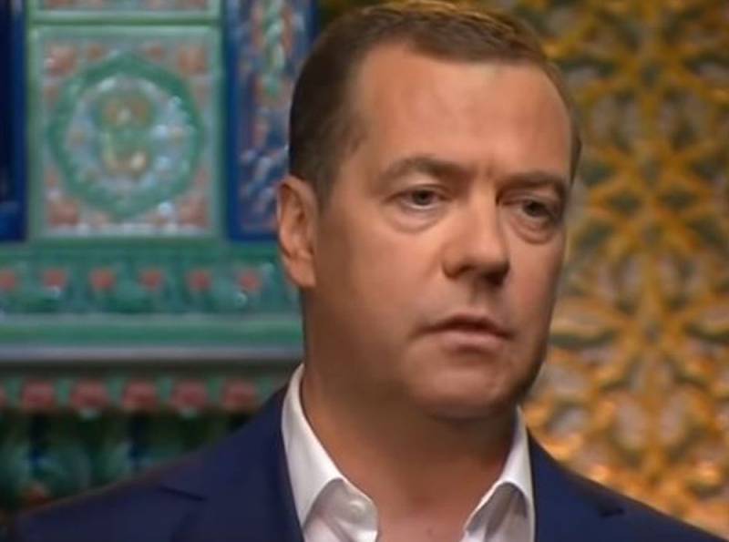 Медведев сообщил условия сохранения газового транзита через Украину