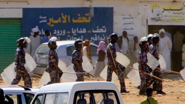 Число жертв столкновений в Судане растёт с каждый часом: уже сто человек