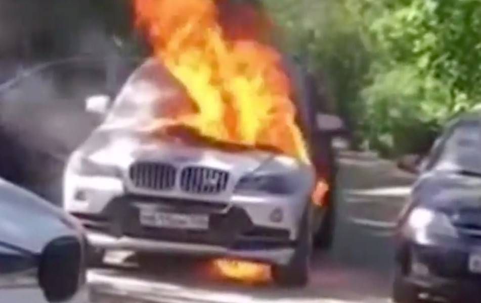 У городского суда в Красногорске сгорел автомобиль