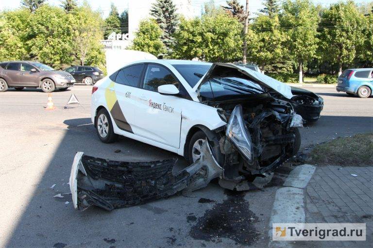 В Твери в ДТП пострадал пассажир «Яндекс.Такси»