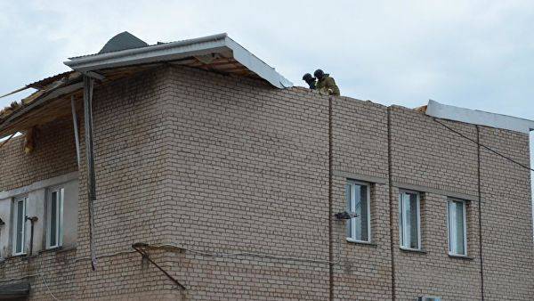 В Магнитогорске ветер сорвал крышу здания «Почты России»