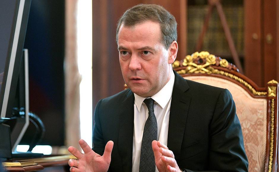 Премьер России Медведев назвал условия продления договора о транзите газа с Украиной