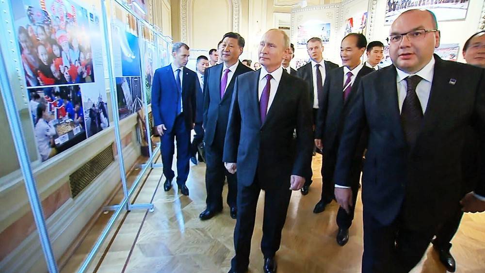 Путин и Си Цзиньпин посетили Большой театр