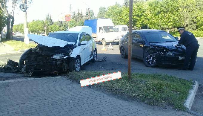 Пассажир такси пострадал в ДТП в Твери
