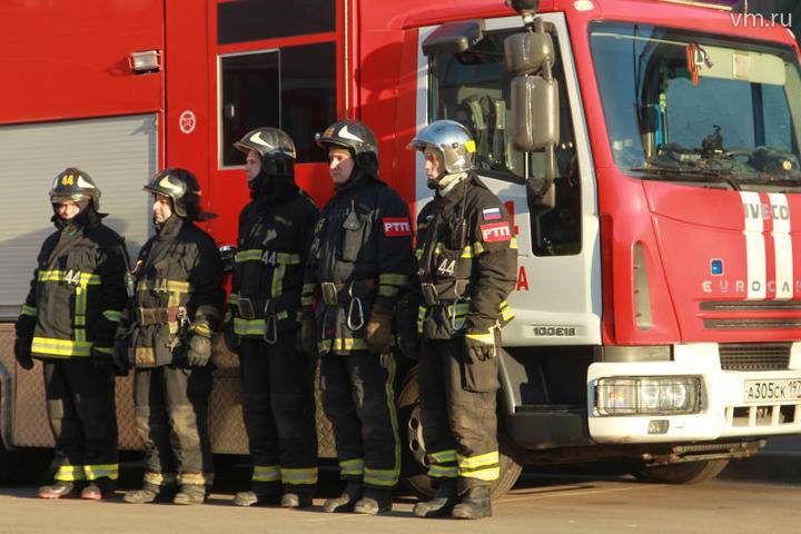 Пожар вспыхнул на складе на юге Москвы