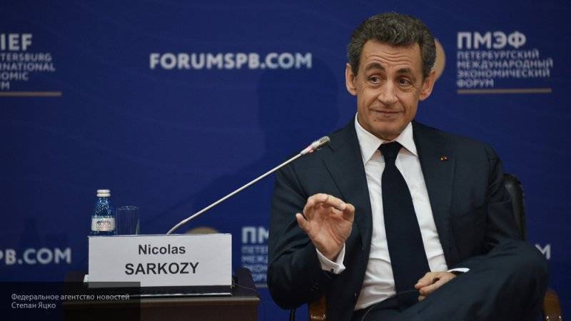 Николя Саркози заметили на пробежке в Михайловском саду в Петербурге
