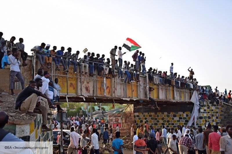 Число погибших за пять месяцев протестов в Судане перевалило за 100