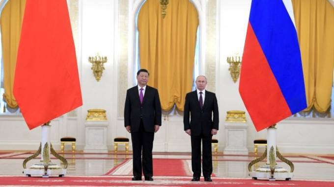 Путин заявил, что&nbsp;Россия&nbsp;и Китай намерены&nbsp;развивать расчеты в нацвалютах