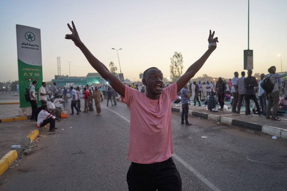 Подавление протестов в Судане: "десятки мертвых тел плывут по Нилу"