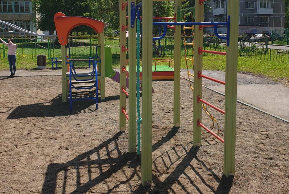 В Кузбассе в июне установят 100 новых детских игровых площадок