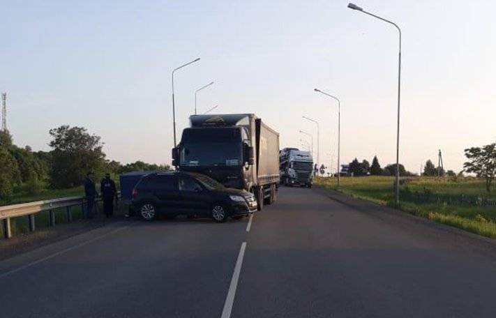 В Башкирии «Фольксваген» столкнулся с грузовиком, есть пострадавшие