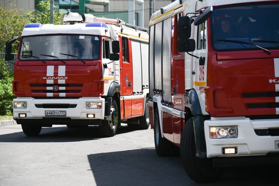 Пожар произошел на складе на юге Москвы
