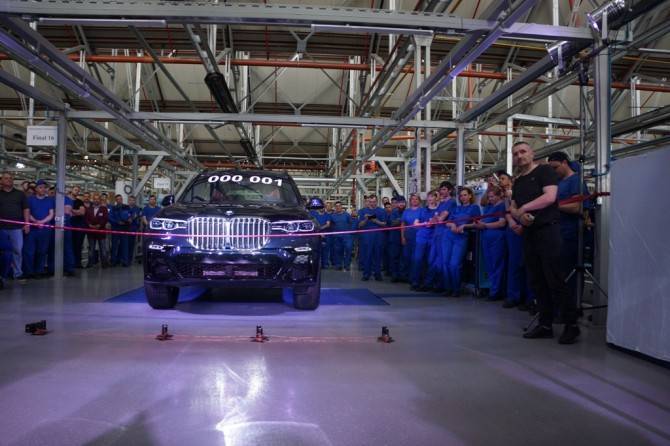 «Автотор» начал производство флагманского кроссовера BMW X7