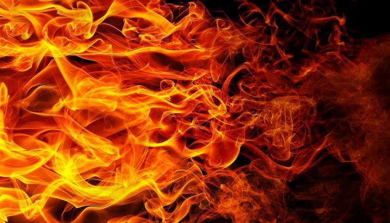 Дачный дом горел в Карелии: в огне погиб хозяин
