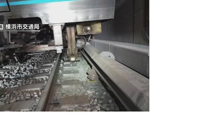 В Японском метро состав с пассажирами сошел с рельсов