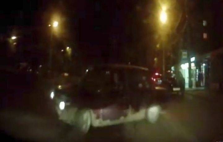 В Воронеже водитель чудом избежал столкновения с «Ладой» (ВИДЕО)