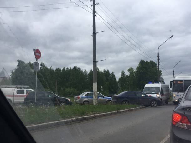 В Сыктывкаре пассажирка резко затормозившего автобуса попала в больницу