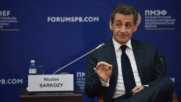 СМИ заметили бегающего Саркози в парке Петербурга