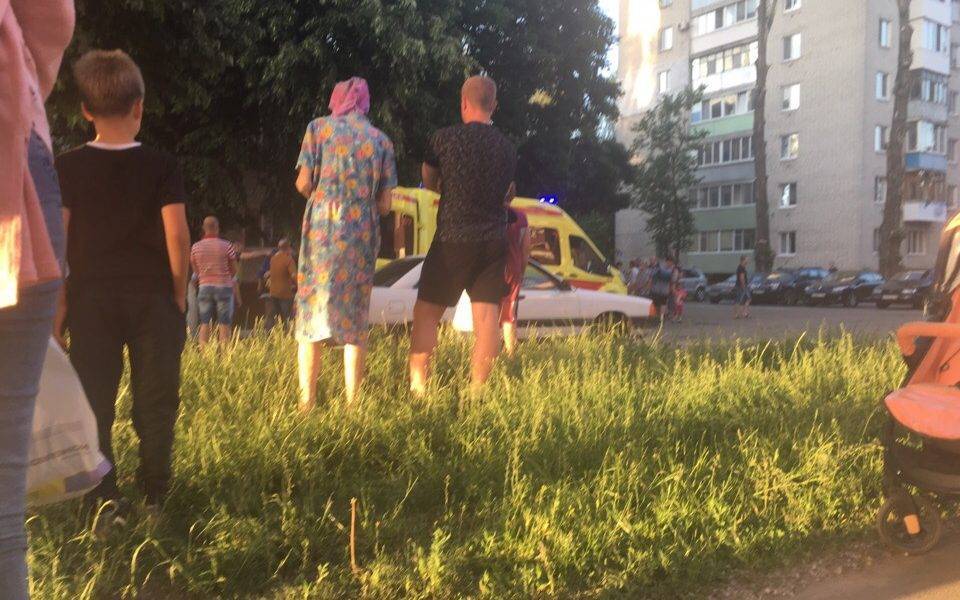 Женщина выпала из окна после ссоры с мужем в Брянске