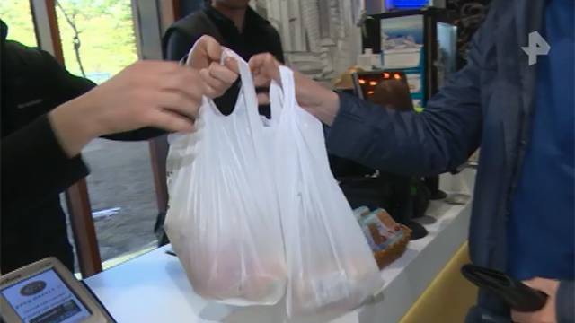 Россияне будут получать скидки за отказ от пластиковых пакетов