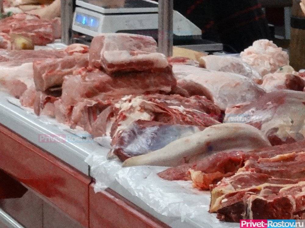 Опасное мясо заставили уничтожить хозяина магазина в Ростовской области